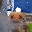 以前にも「鴨川コーヒー」をご紹介しましたが、今回は鴨川コーヒーさんにお邪魔して、豆のお話、コーヒーの入れ方などを伺って来ました。 鴨川コーヒーさんは、焙煎後２週間くらいまでがおいしく飲めるコーヒーだ！とおっしゃっいます。 [&hellip;]