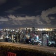 初めてシロッコで夜景を見たのは5年前。 あの時の気持ち良さは忘れることができません。360度バンコクが見渡せます。高層階のオープンエアで風を感じる快感。 そんな夜景をお友達に見せたくて、食事を済ませてからやってきました。 [&hellip;]